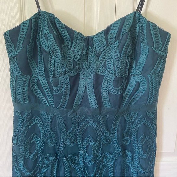 Elegant Green Lace Midi Dress - Picture 5 of 13